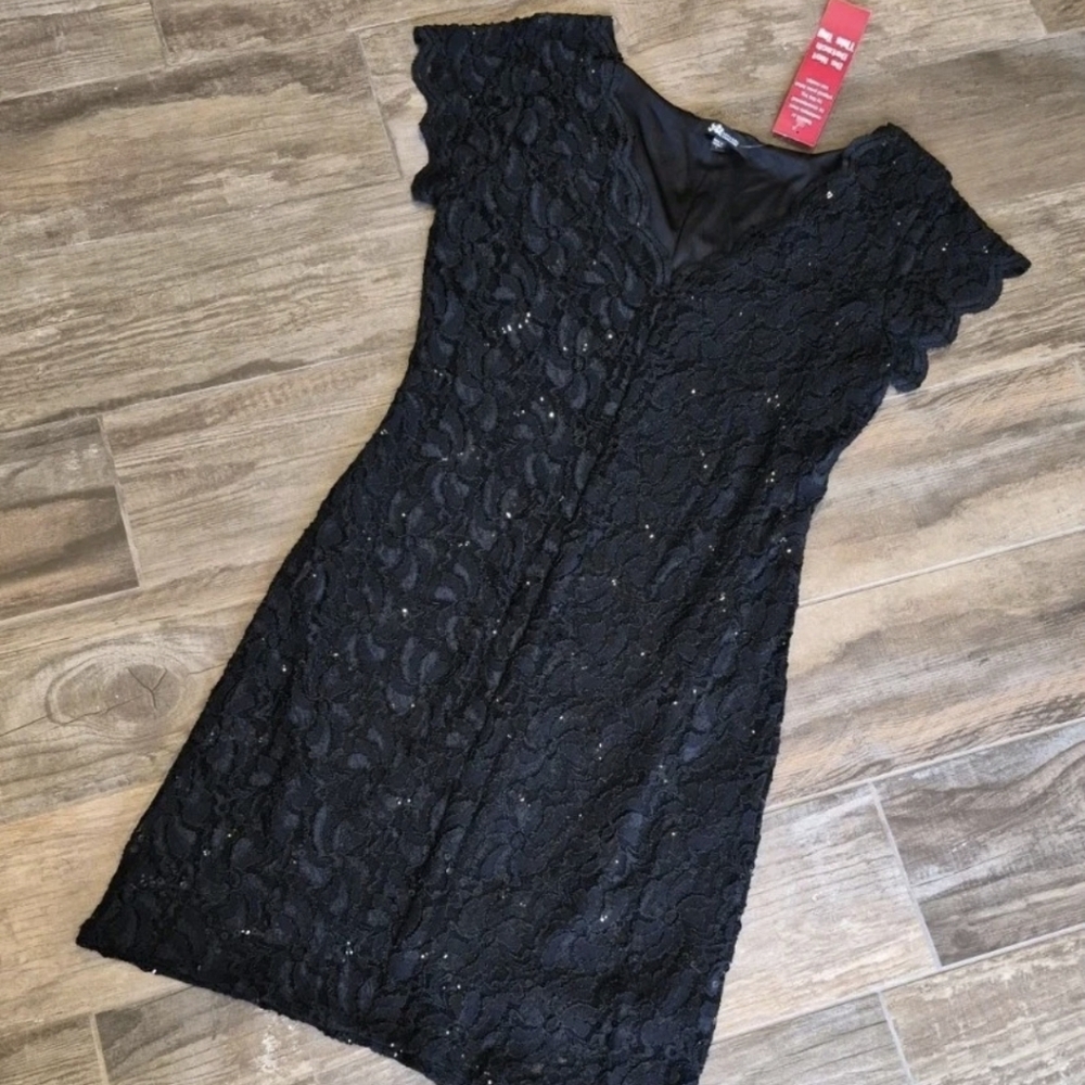Macy's Jump Scalloped Lace V-Neck Short Sleeve Sparkly Lace Overlay Sheath Dress